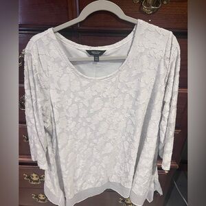 Simply Vera Vera Wang white top, size 2x